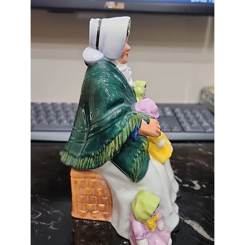 ROYAL DOULTON THE RAG DOLL SELLER FIGURINE #HN 2944 - EXCELLENT!